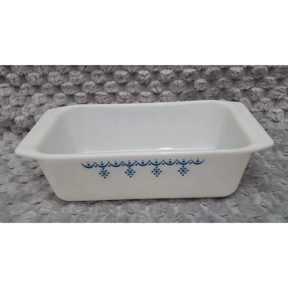 VTG Pyrex 913 Ovenware Loaf Bread Pan Blue Snowflake Garland Design Baking Dish